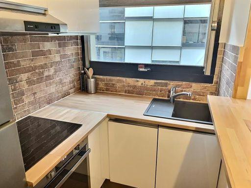 
                                                Location
                                                 T2 rénové 20éme Arrondissement de Paris.