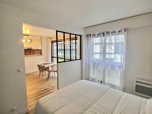 
                                                Location
                                                 T2 rénové 20éme Arrondissement de Paris.