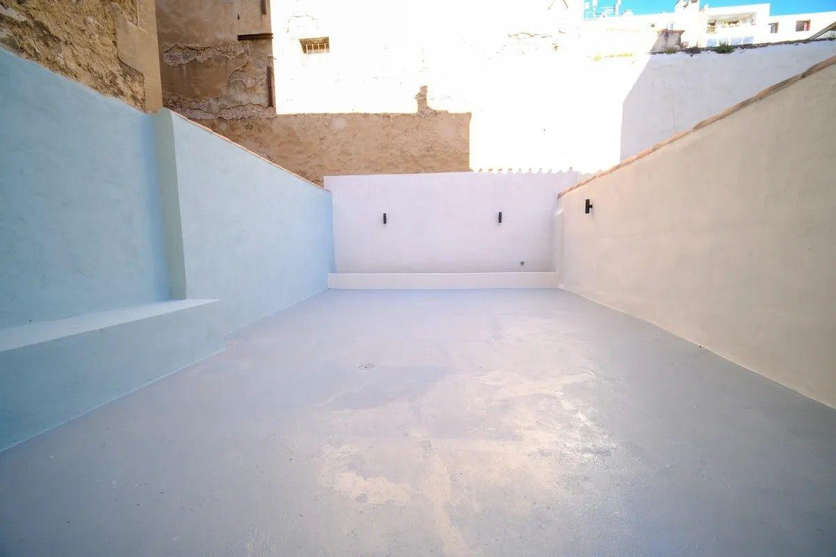 
                                                Location
                                                 T2 rénové 42m² avec terrasse exceptionnelle 80m²