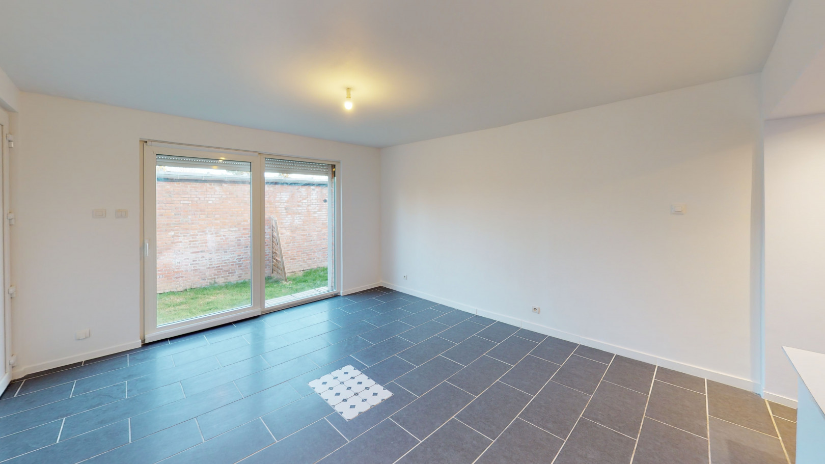 
                                                Location
                                                 T2 rénové avec jardin 42m2 Hem