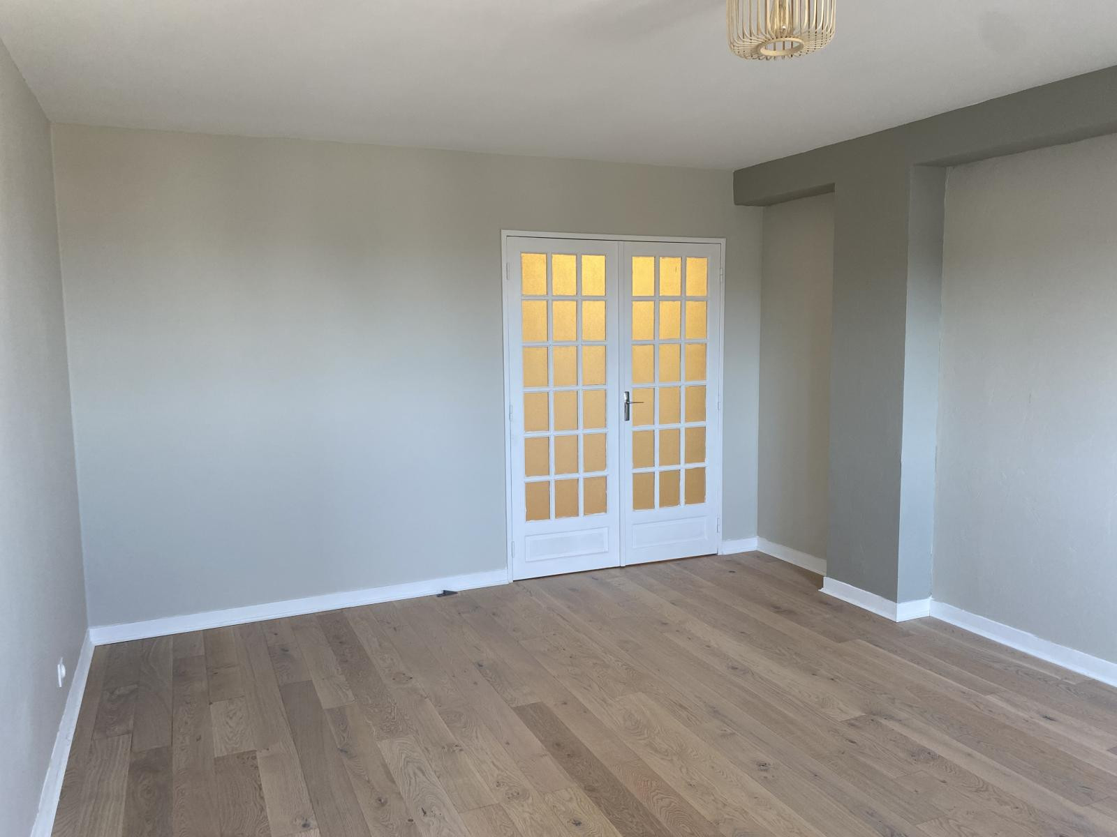 
                                                Location
                                                 T2 rénové, avec parking dans résidence sécurisée