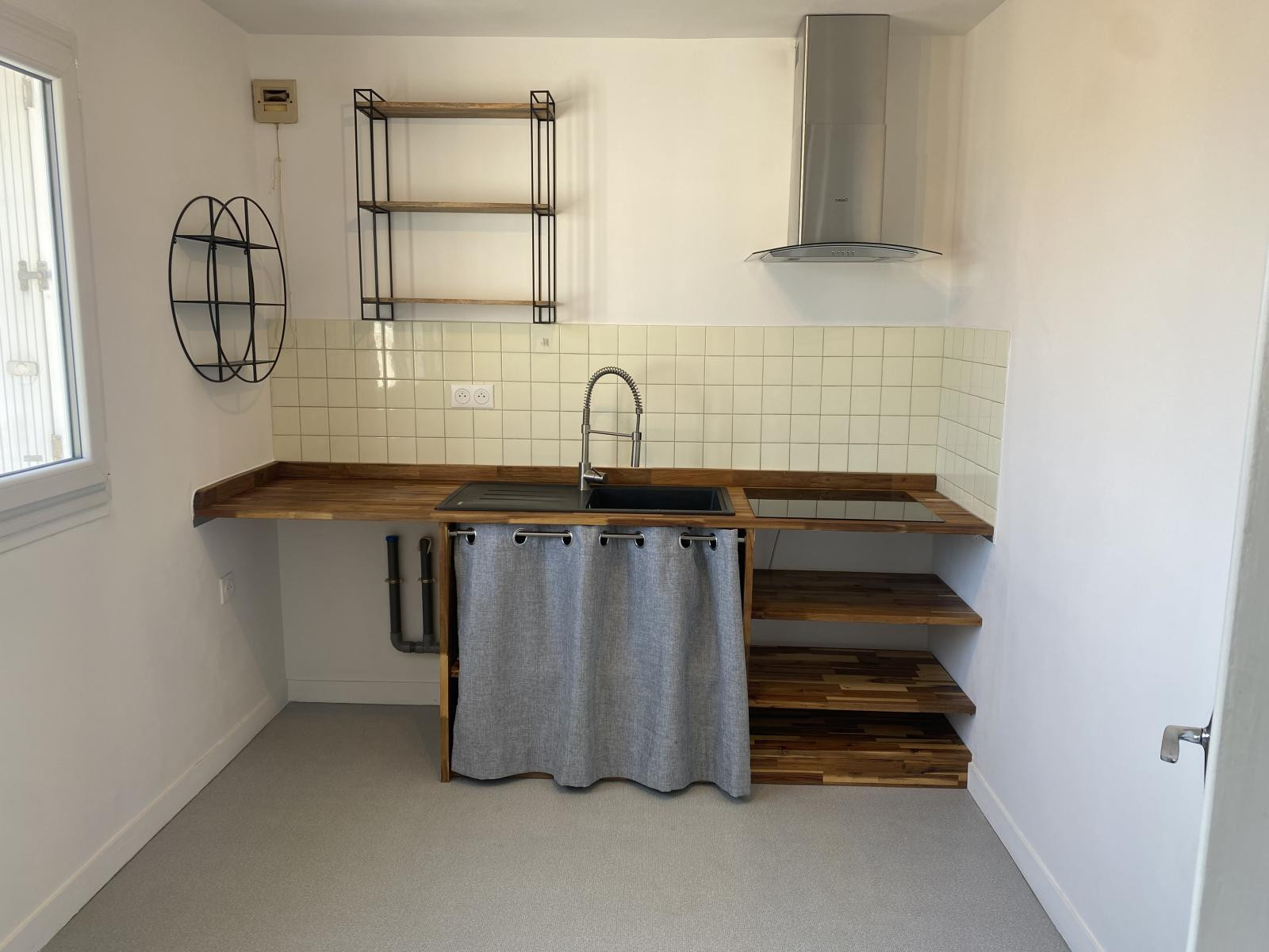 
                                                Location
                                                 T2 rénové, avec parking dans résidence sécurisée