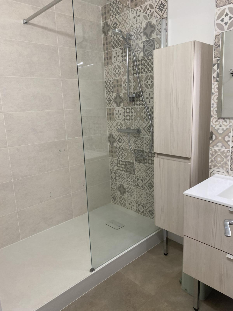 
                                                Location
                                                 T2 rénové, avec parking dans résidence sécurisée