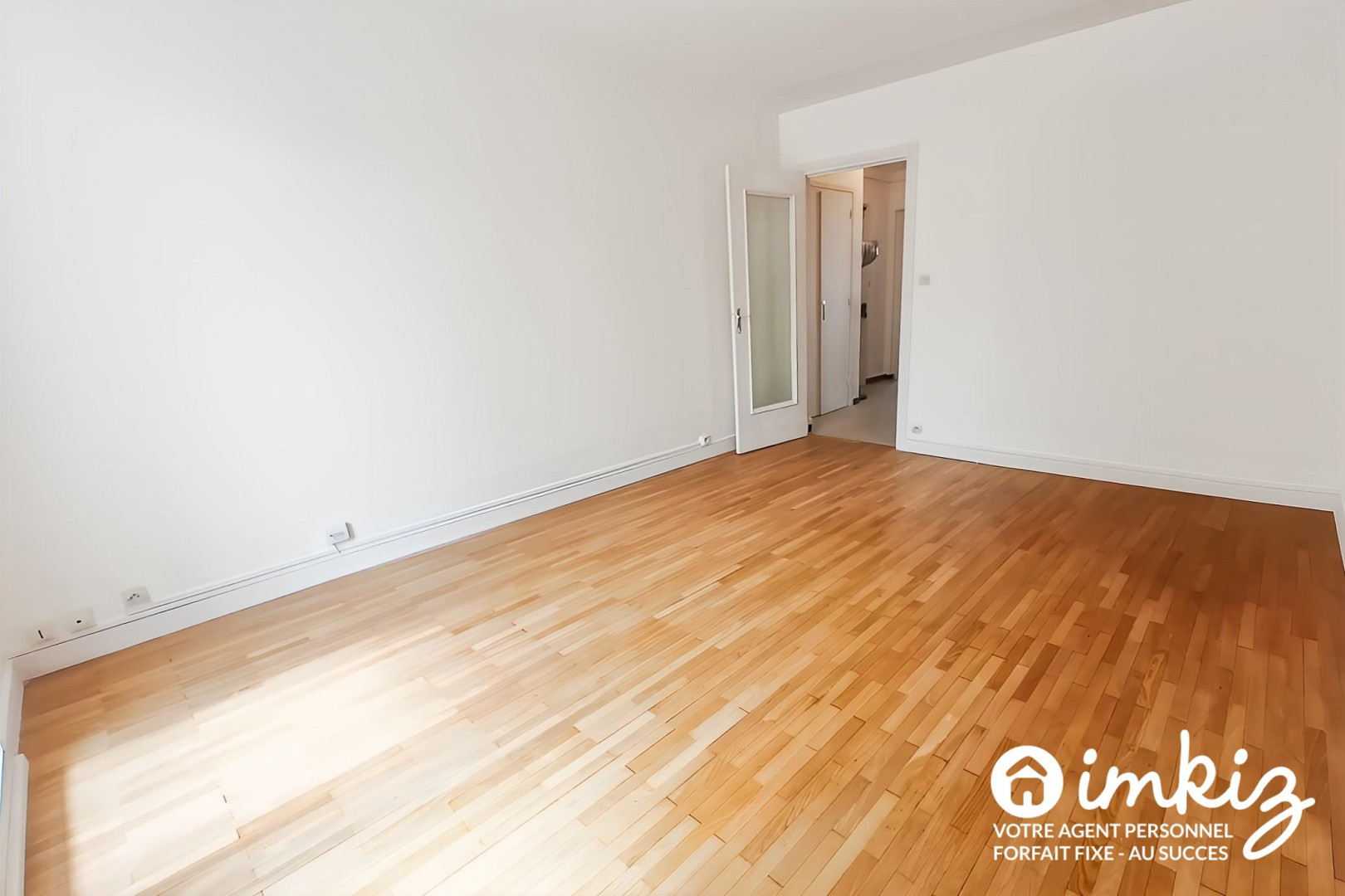 
                                                Vente
                                                 T2 rénové de 48m² avec loggia, parking et tennis