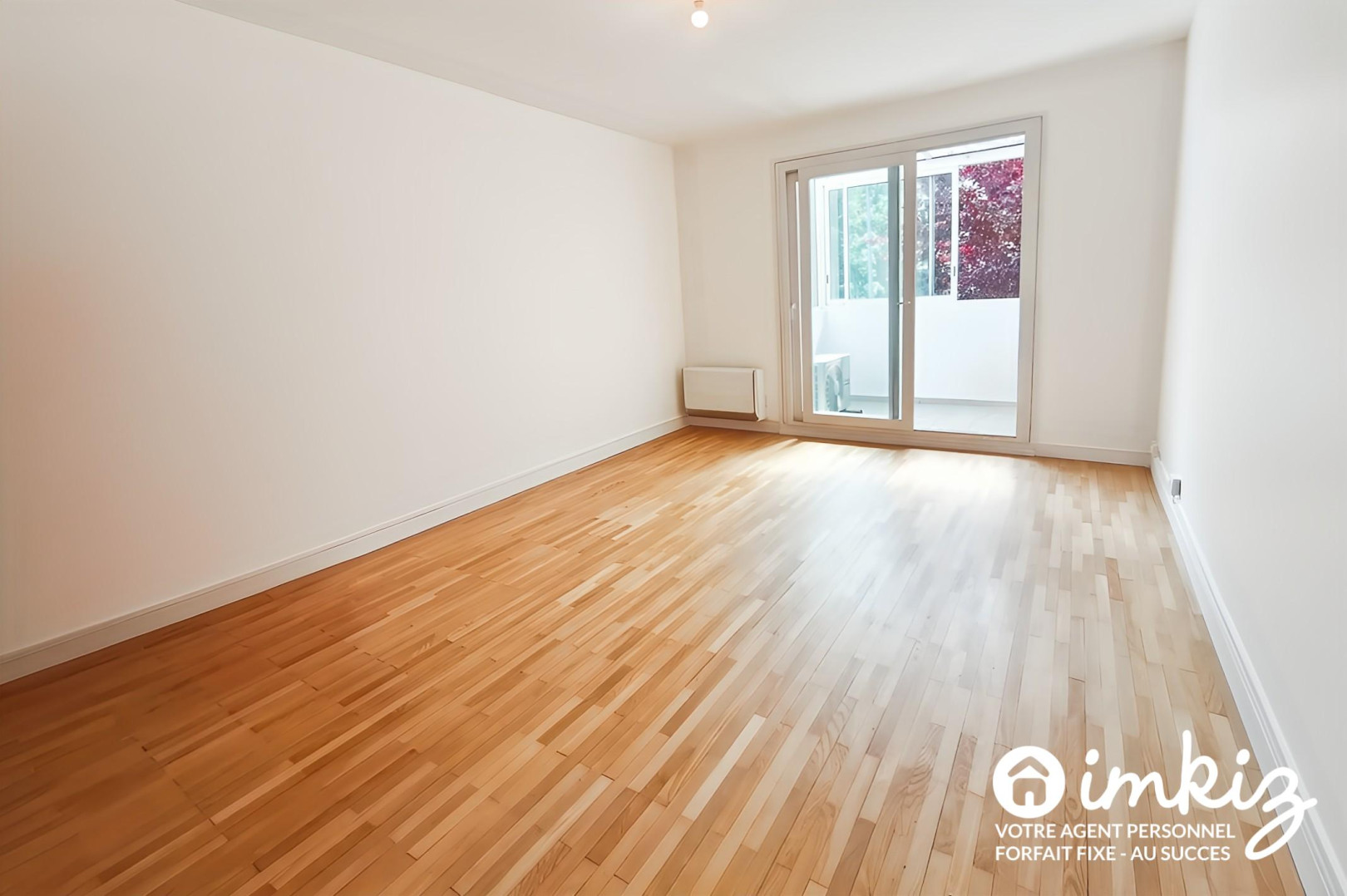 
                                                Vente
                                                 T2 rénové de 48m² avec loggia, parking et tennis
