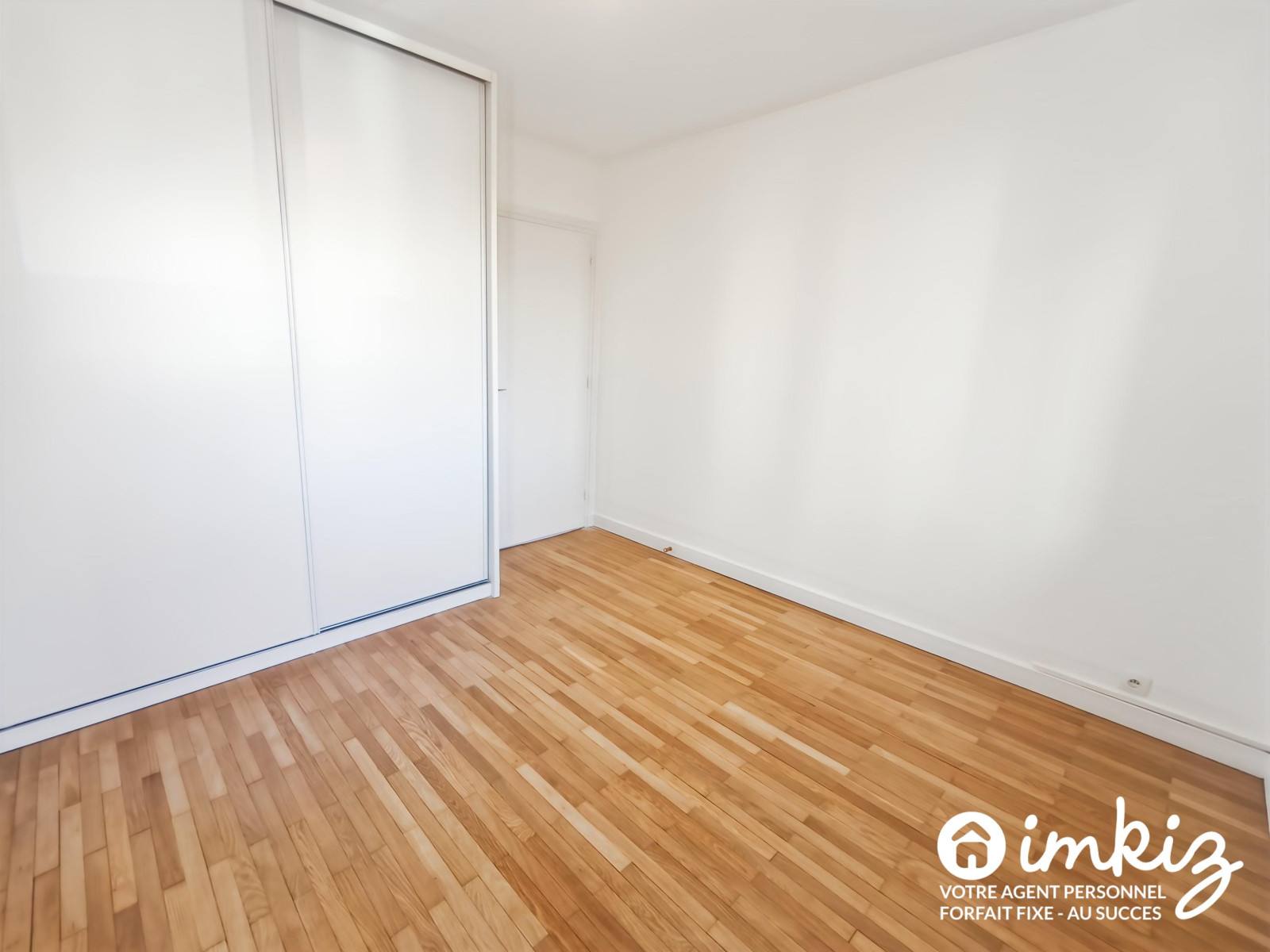 
                                                Vente
                                                 T2 rénové de 48m² avec loggia, parking et tennis