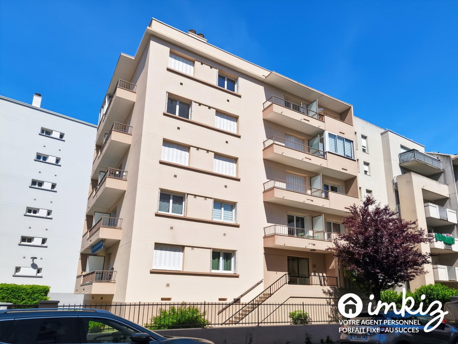 
                                                Vente
                                                 T2 rénové de 48m² avec loggia, parking et tennis