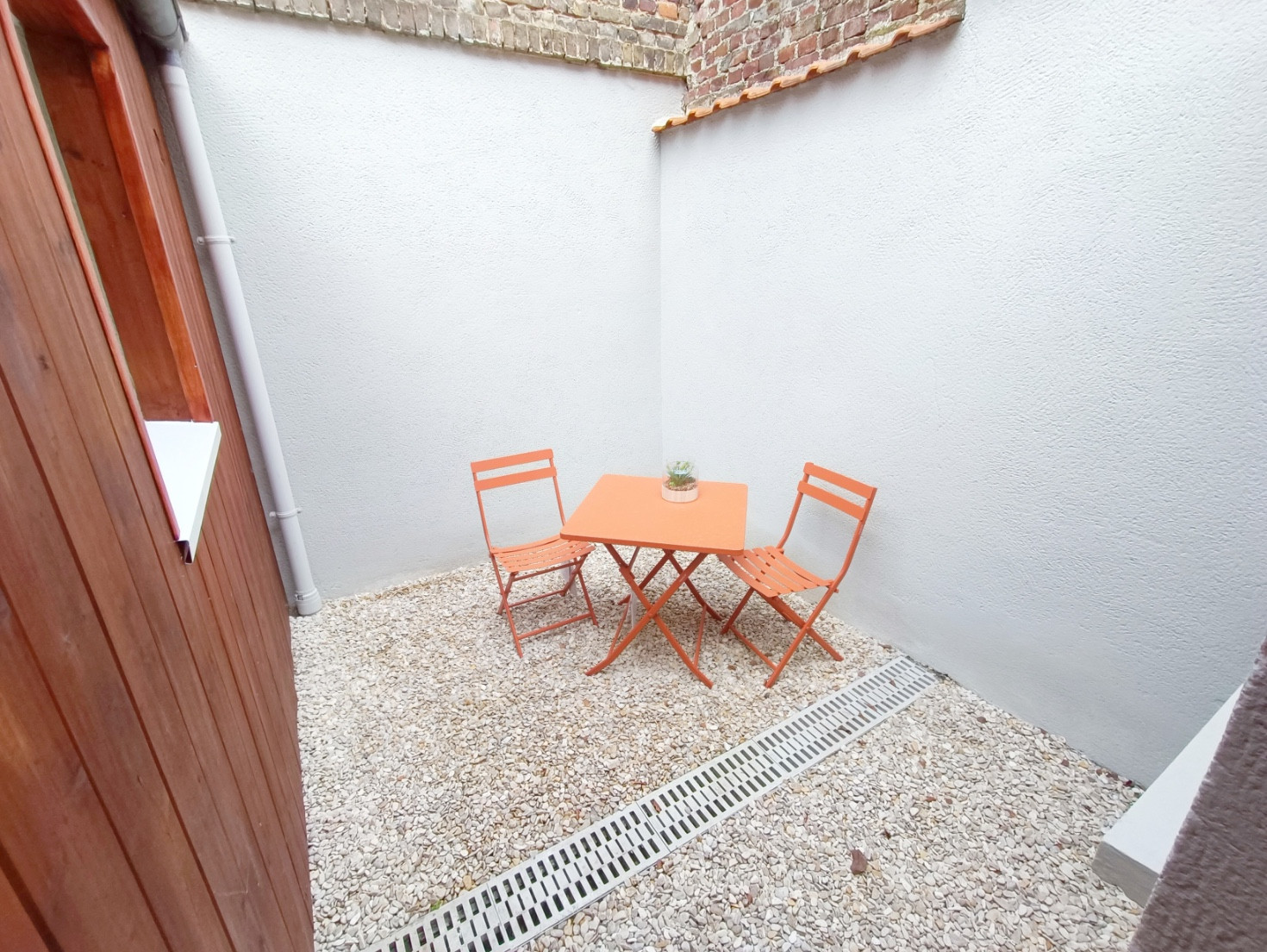 
                                                Location
                                                 T2 rénové et meublé avec cour