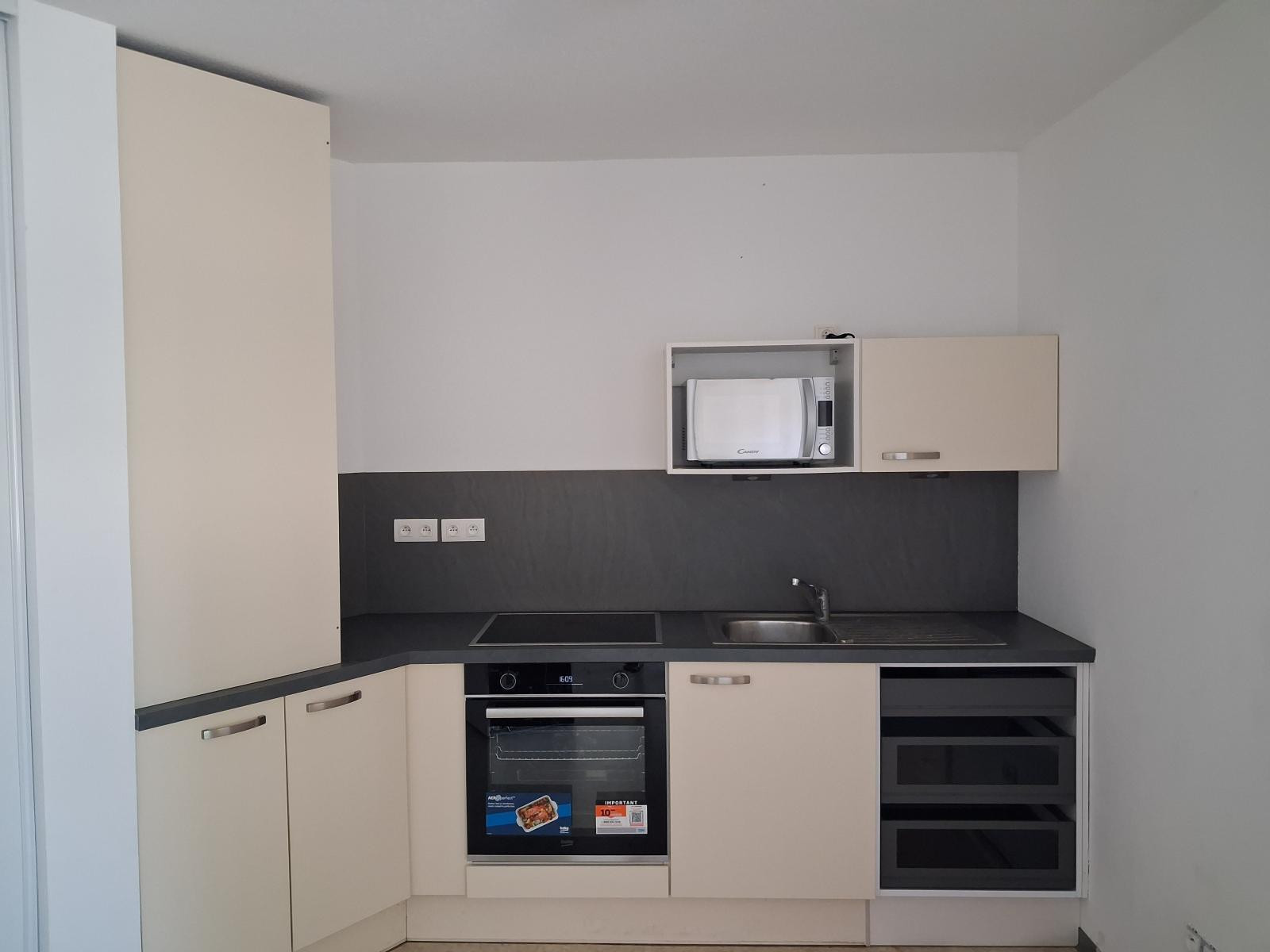 
                                                Location
                                                 T2 rénové et spacieux de 57 m2 RARE