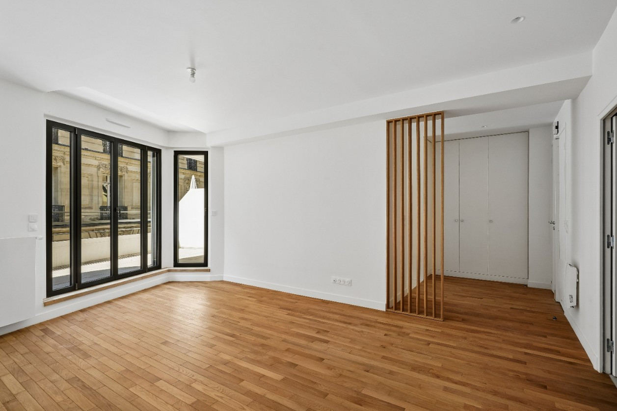 
                                                Vente
                                                 T2 Rénové - Quartier Champs-Elysées - Paris 8