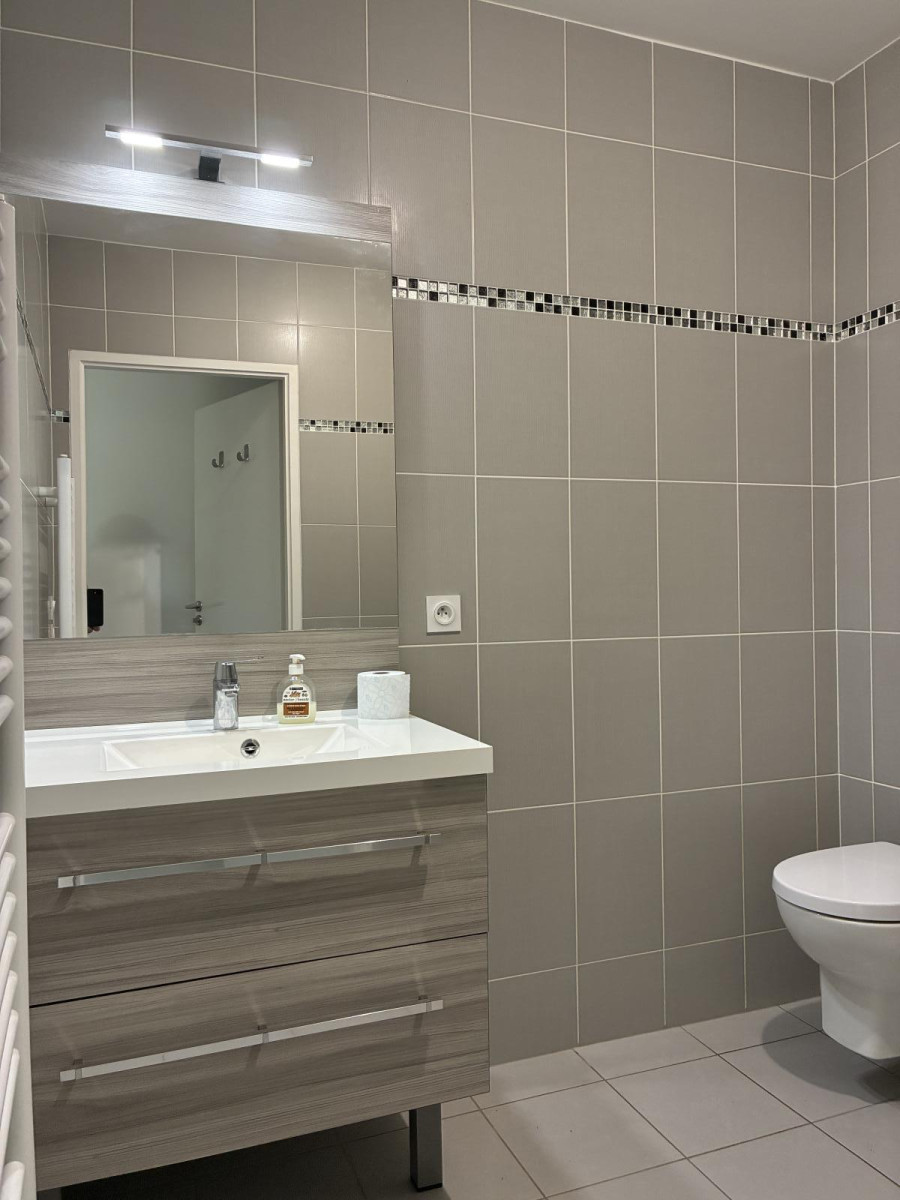 
                                                Location
                                                 T2, Résidence Standing  45m2 habit et 52m2 utiles