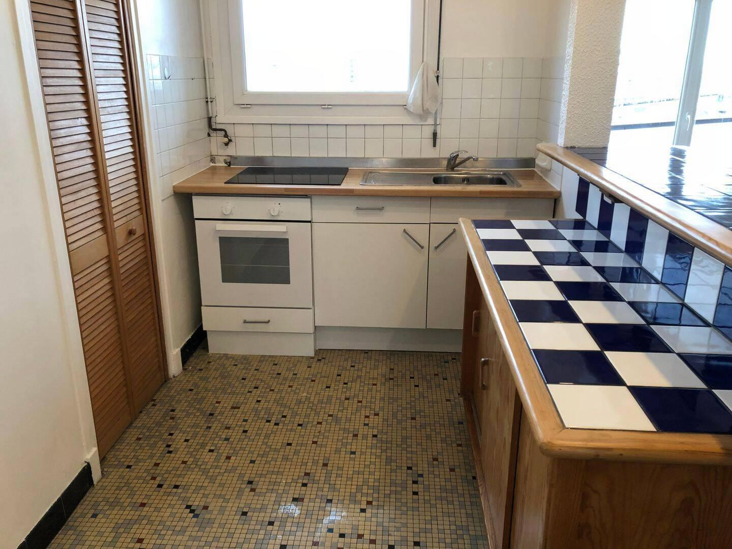 
                                                Location
                                                 T2 rue Anatole France proche lycée facs