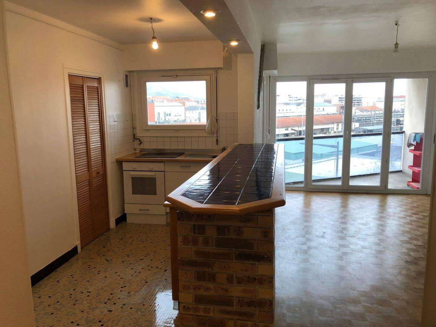 
                                                Location
                                                 T2 rue Anatole France proche lycée facs