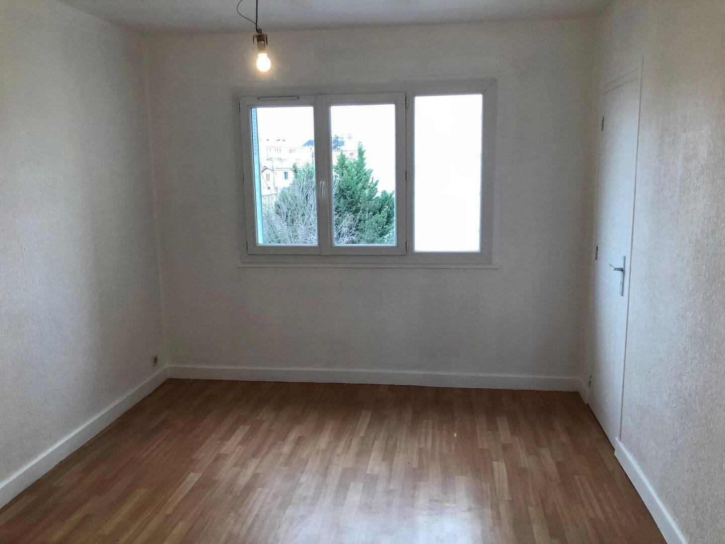 
                                                Location
                                                 T2 rue Anatole France proche lycée facs