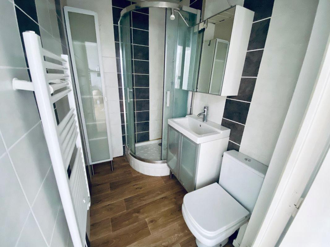 
                                                Location
                                                 T2 Rue nationale avec parking