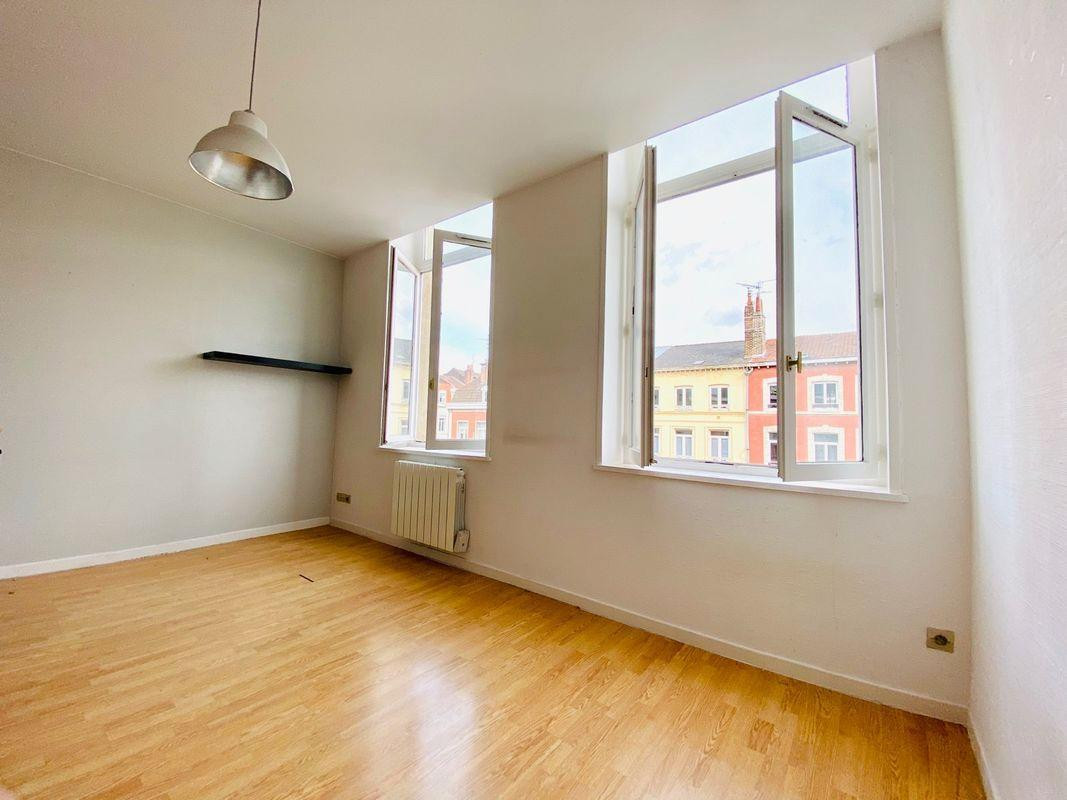 
                                                Location
                                                 T2 Rue nationale avec parking