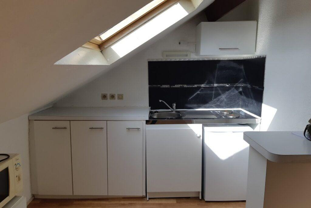 
                                                Location
                                                 T2 sous les toit de Paris