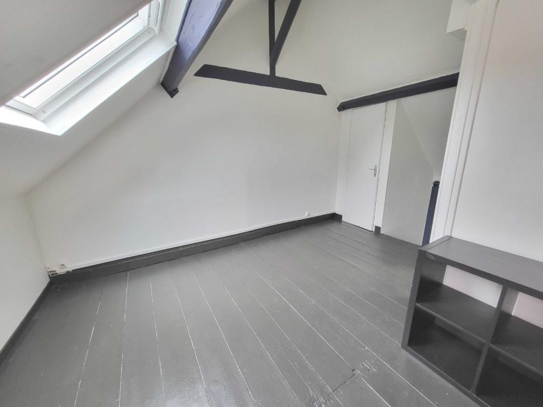 
                                                Location
                                                 T2 sous les toits 30 m² — Rouen