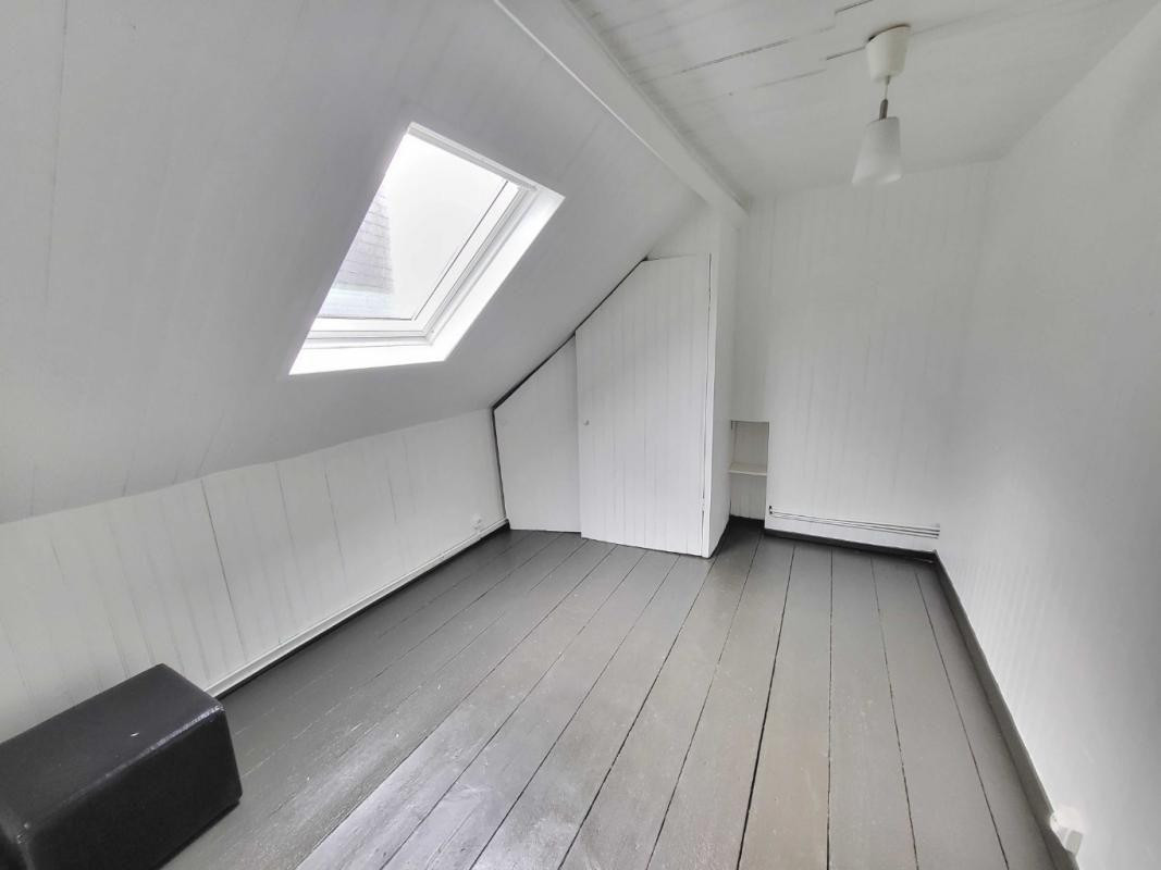 
                                                Location
                                                 T2 sous les toits 30 m² — Rouen
