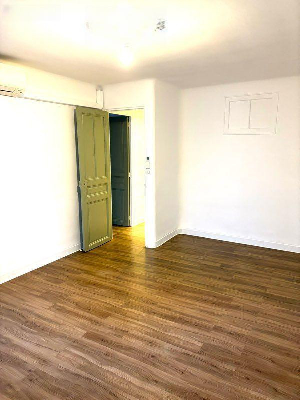 
                                                Location
                                                 T2 spacieux de 52m2 avec climatisation