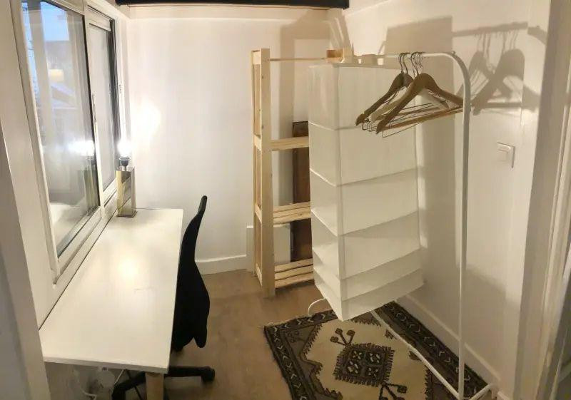 
                                                Location
                                                 T2 sur cour lumineux, idéal étudiant