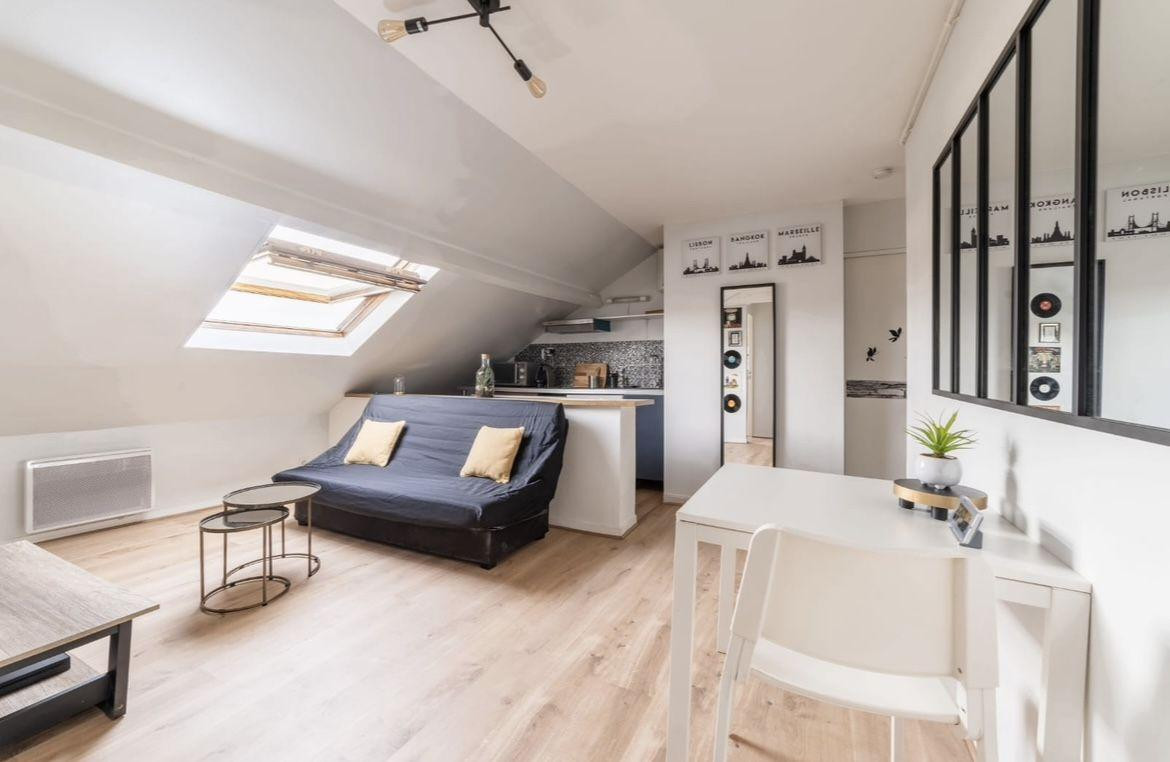 
                                                Location
                                                 T2, très calme, tout équipé