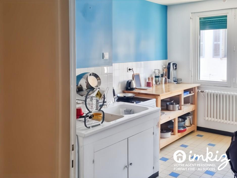 
                                                Vente
                                                 T2, très clair, bien entretenu, rénové en 2021