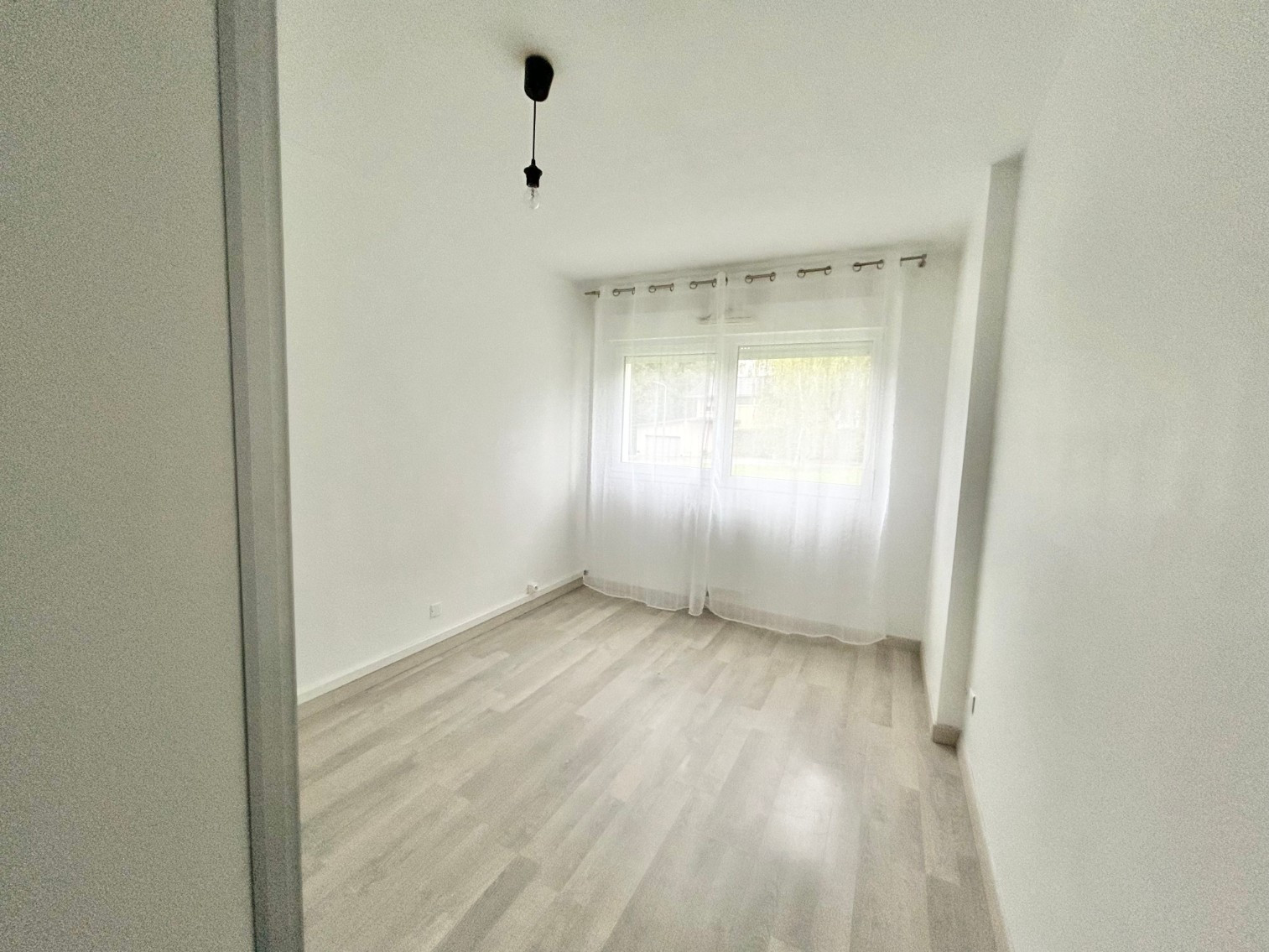 
                                                Location
                                                 T2 Vallée des vignes Amiens 48m2