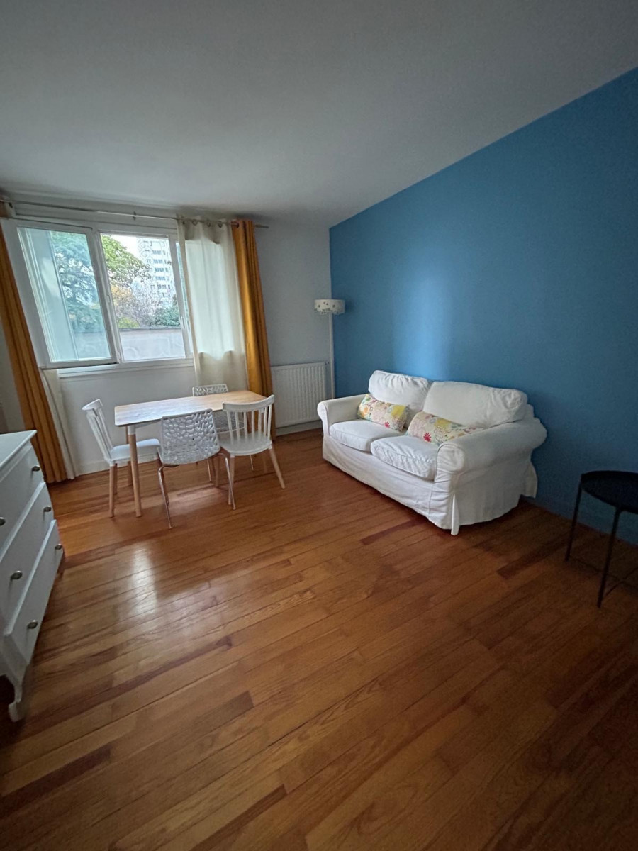 
                                                Location
                                                 T3 - 3 Rue André Abry, (Cours de la Libération)