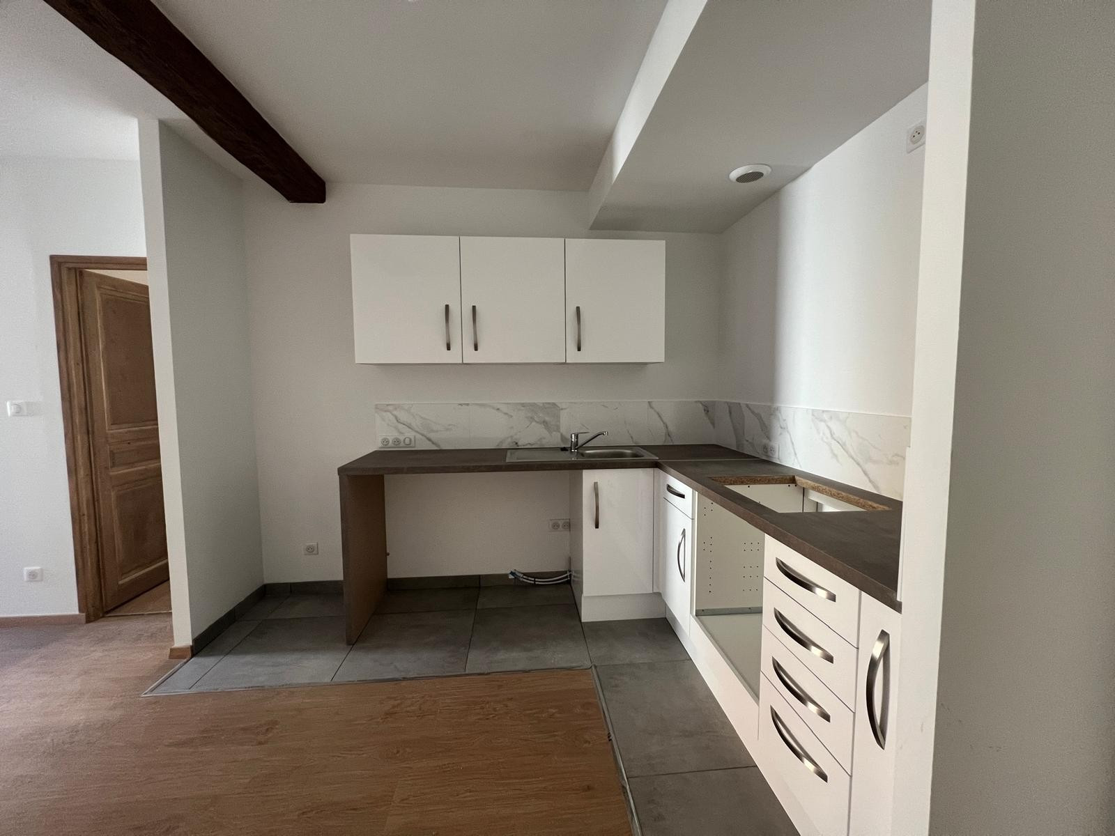 
                                                Vente
                                                 T3 - entièrement rénové - CHAUFFAILLES