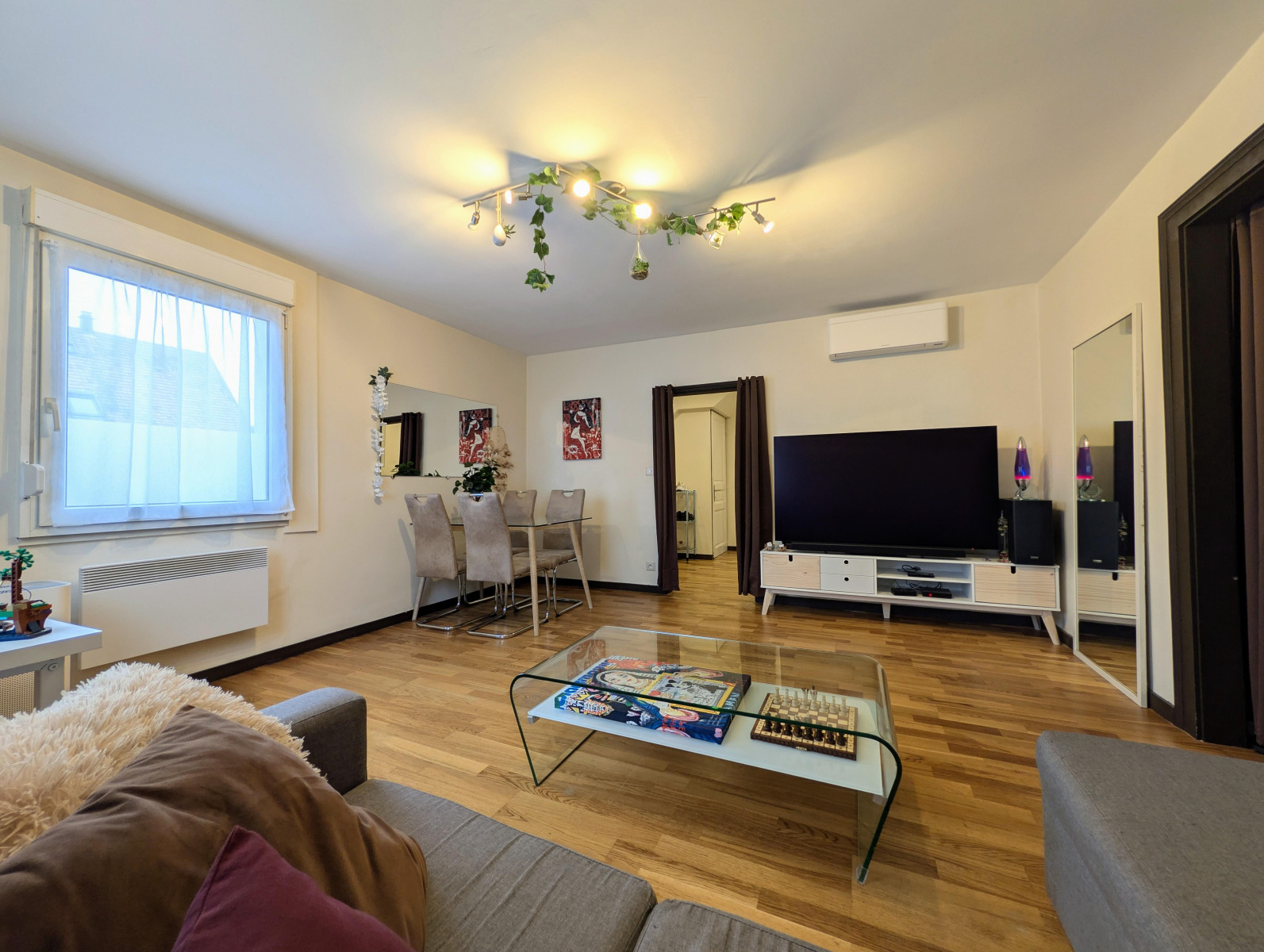 
                                                Vente
                                                 T3  65m² traversant en RDC, luminosité et confort