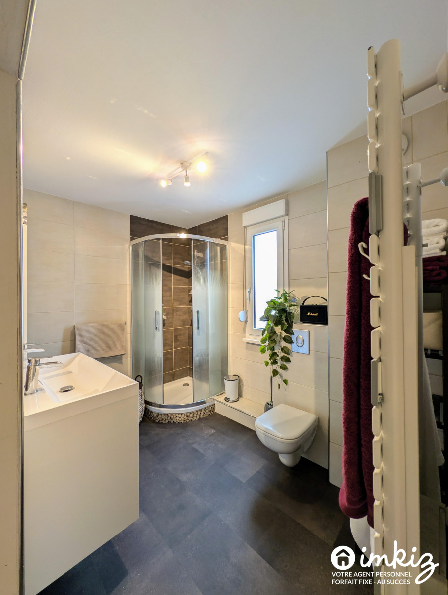 
                                                Vente
                                                 T3  65m² traversant en RDC, luminosité et confort