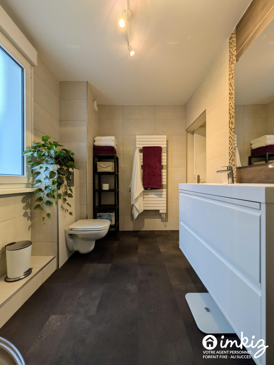 
                                                Vente
                                                 T3  65m² traversant en RDC, luminosité et confort