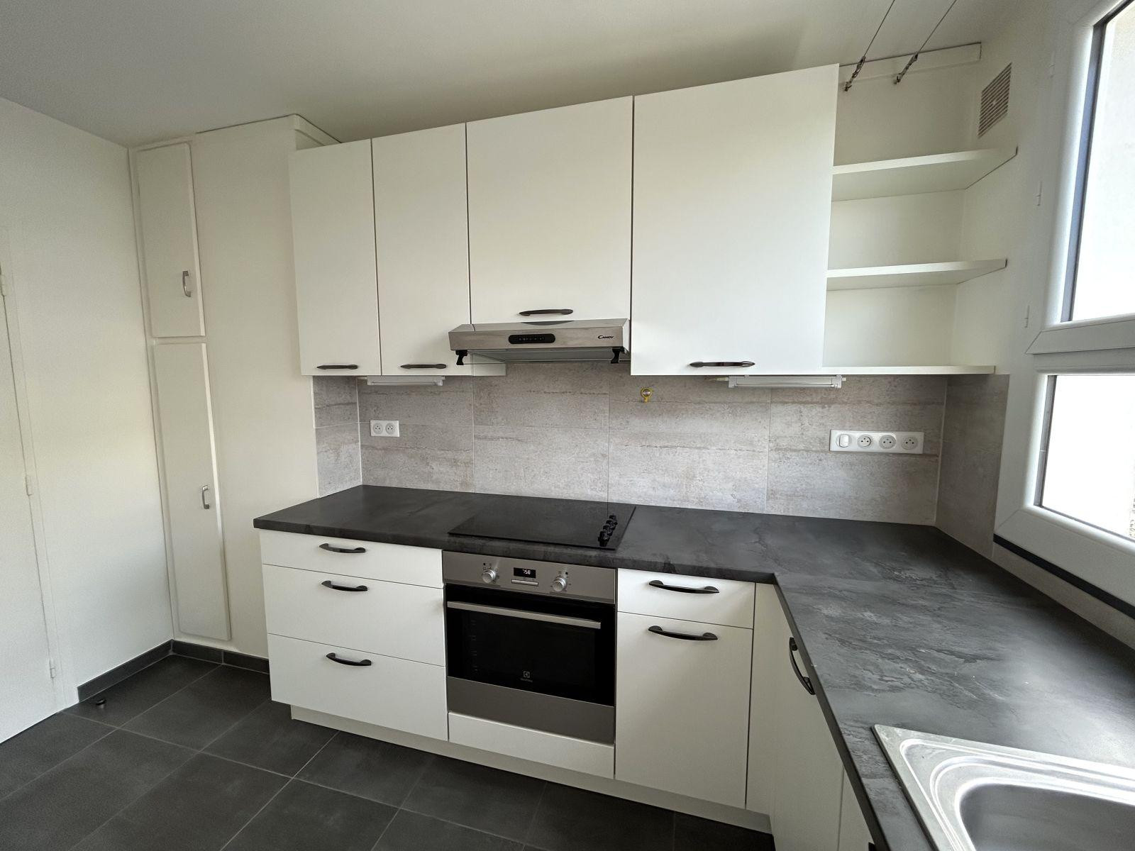 
                                                Location
                                                 T3 66 m2 traversant lumineux balcon cave parking