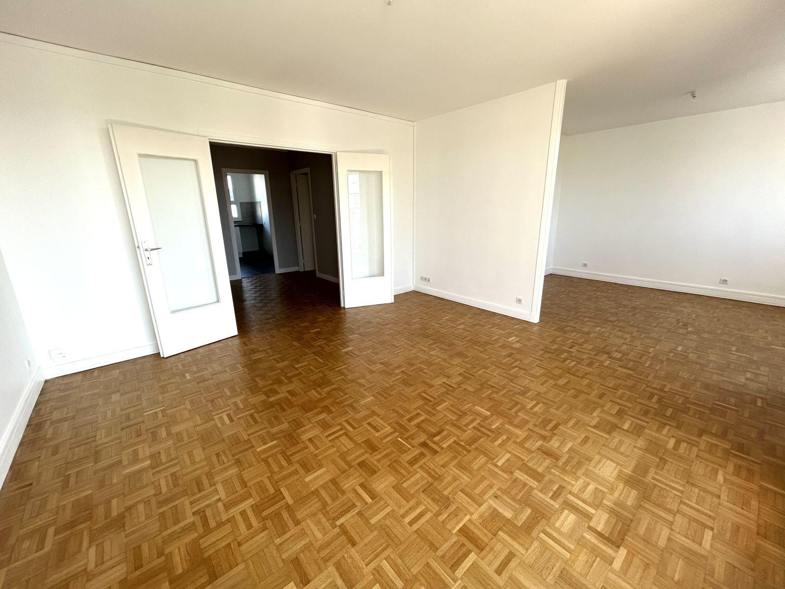 
                                                Location
                                                 T3 66 m2 traversant lumineux balcon cave parking