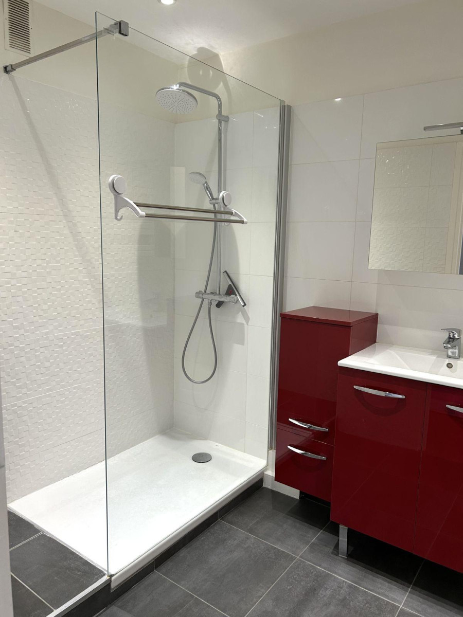 
                                                Location
                                                 T3 66 m2 traversant lumineux balcon cave parking