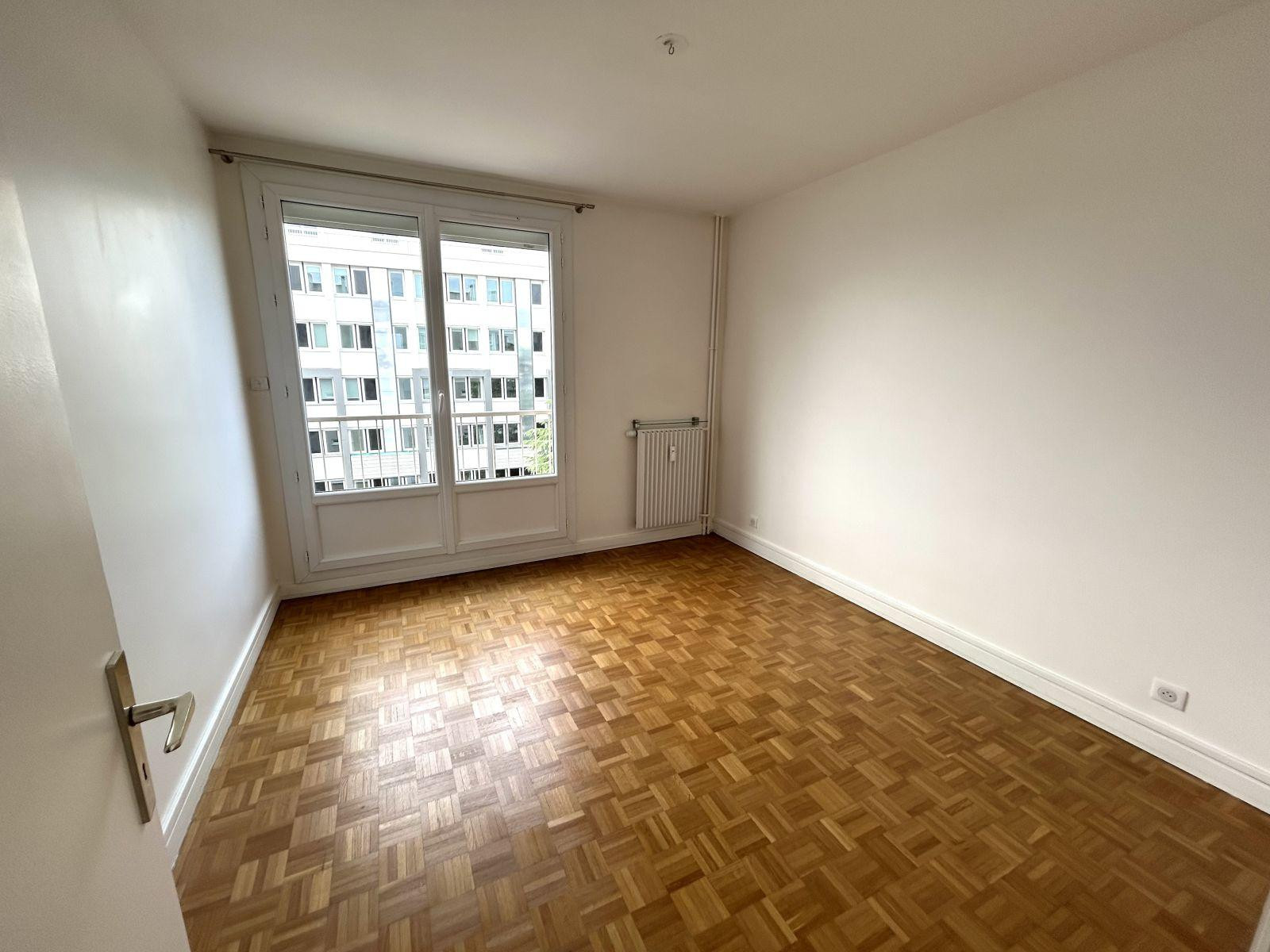 
                                                Location
                                                 T3 66 m2 traversant lumineux balcon cave parking