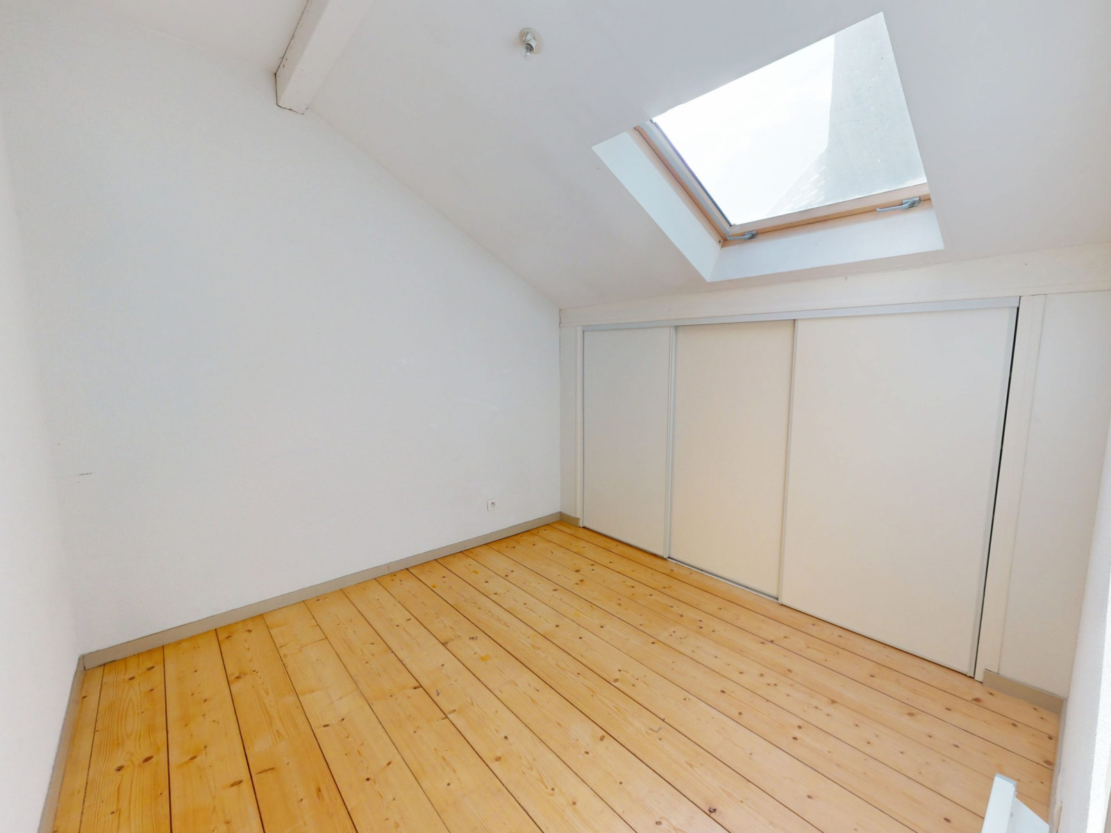 
                                                Vente
                                                 T3 - 71m2 + Parking : Chartrons