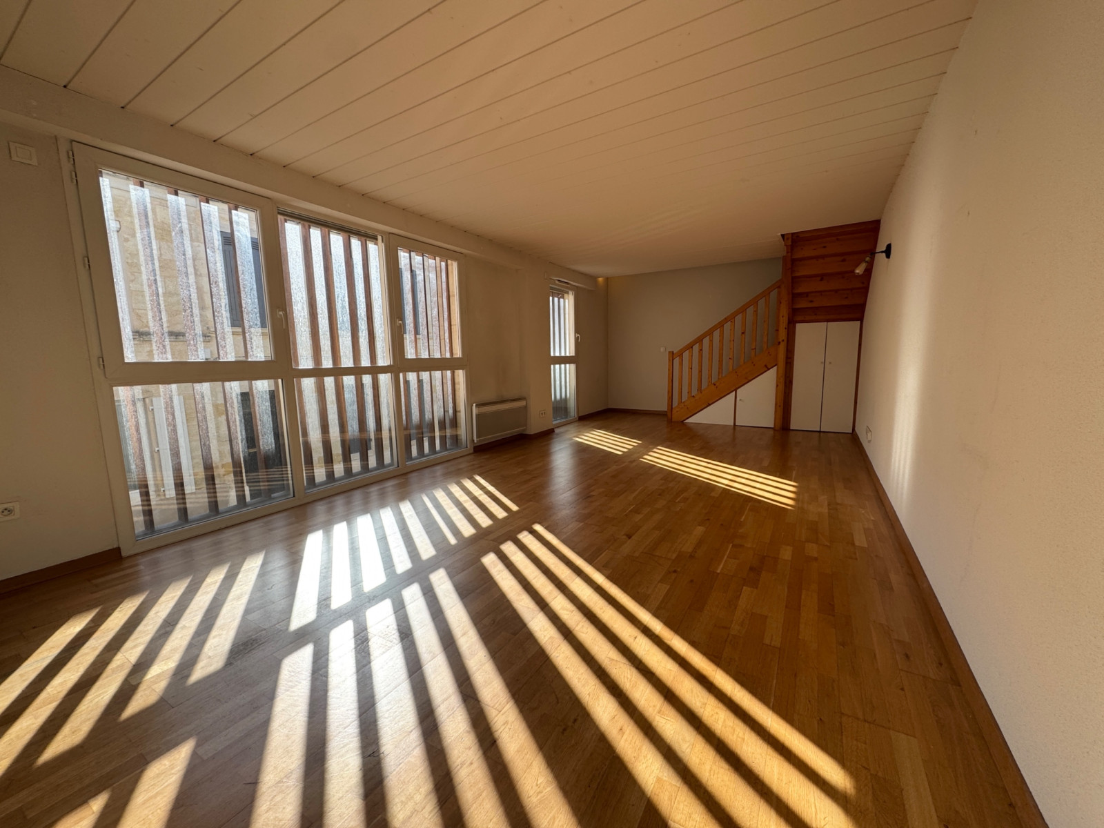 
                                                Vente
                                                 T3 - 71m2 + Parking : Chartrons