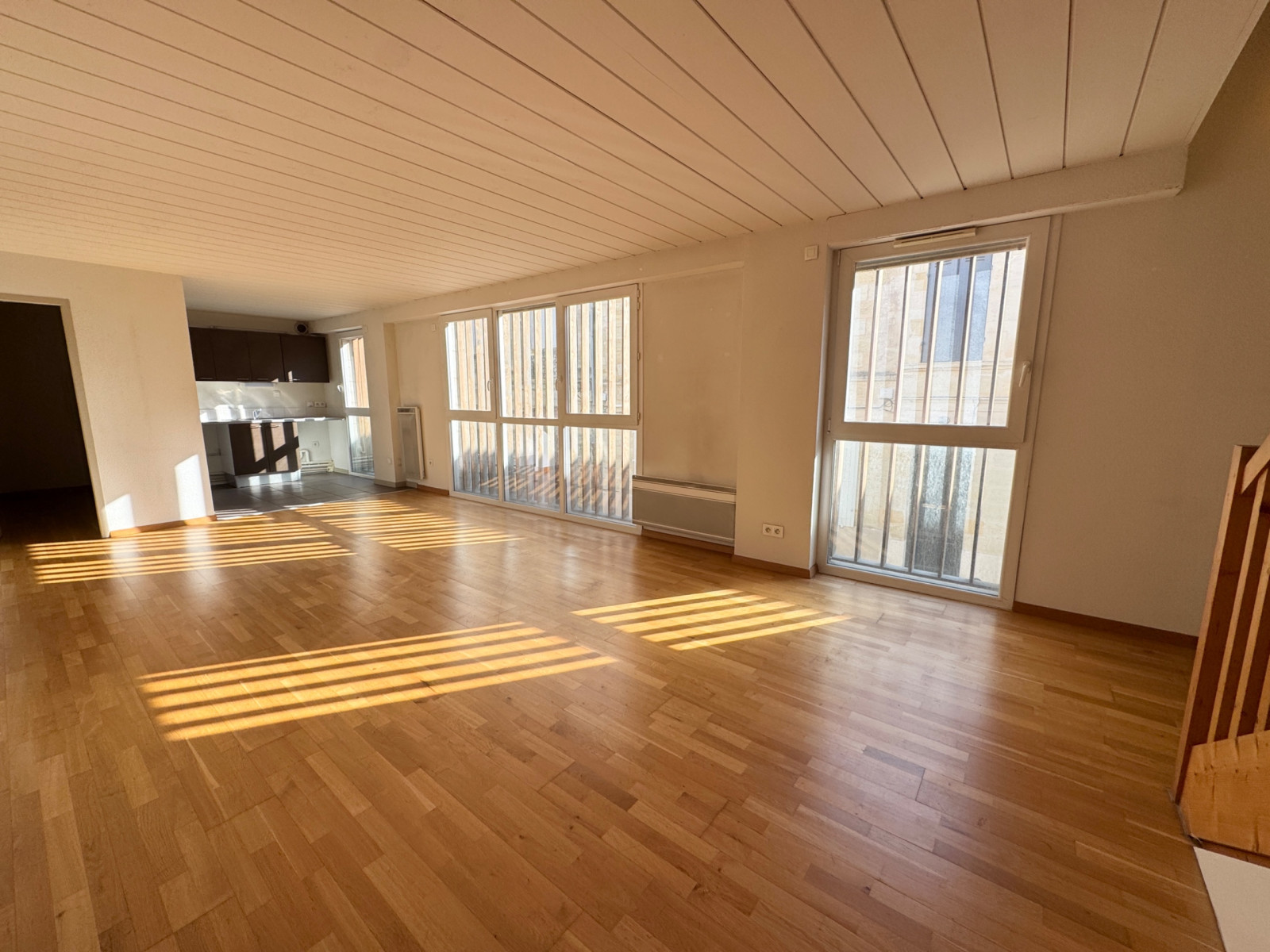 
                                                Vente
                                                 T3 - 71m2 + Parking : Chartrons