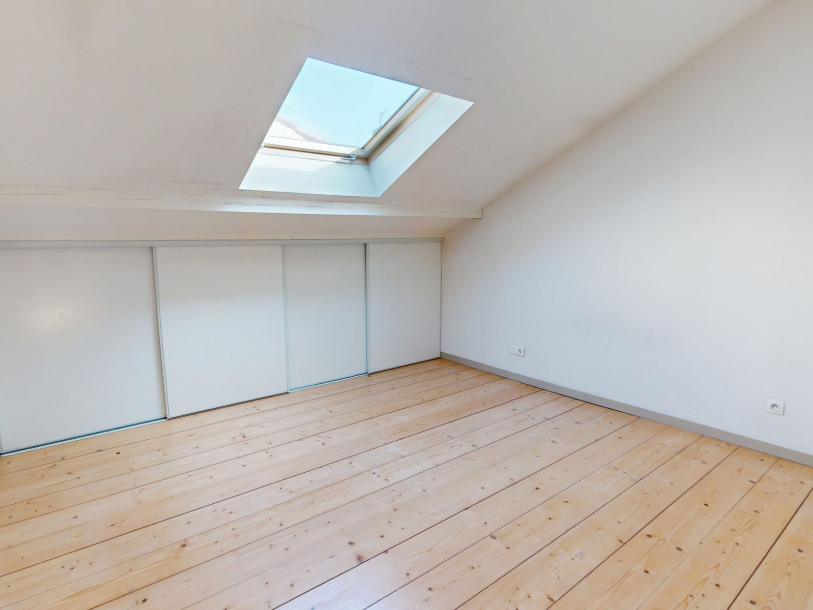 
                                                Vente
                                                 T3 - 71m2 + Parking : Chartrons
