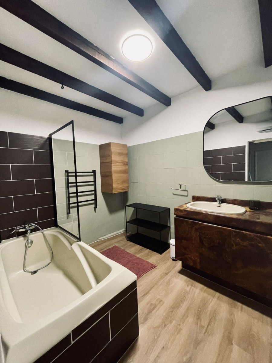 
                                                Location
                                                 T3 80m2 Lumineux Spacieux AU CŒUR D'ARLES