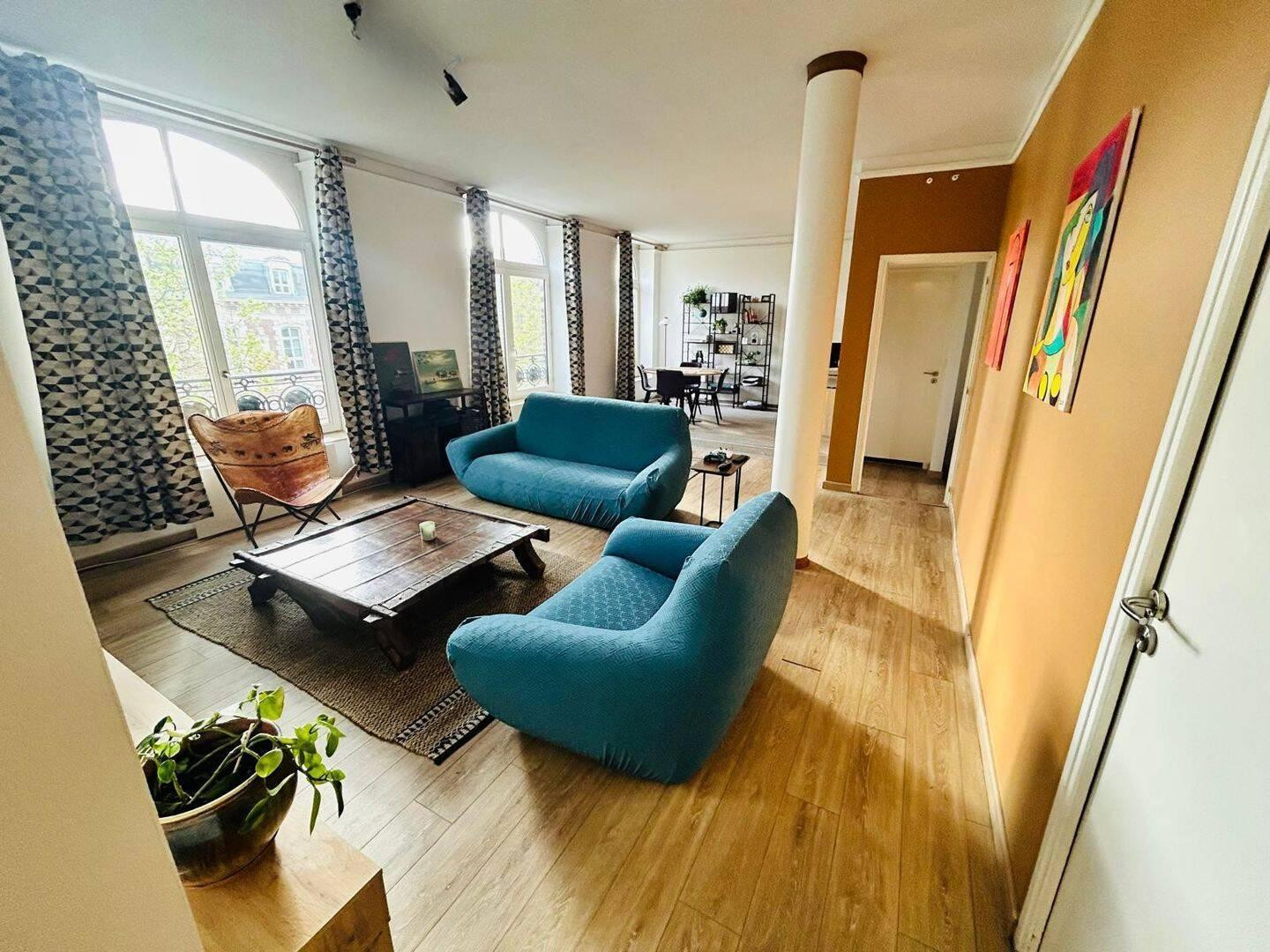 
                                                Location
                                                 T3 87 m² très lumineux - Meublé avec goût