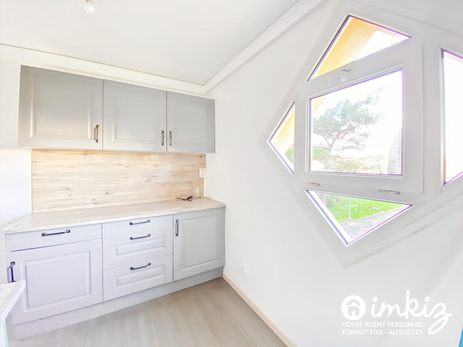 
                                                Vente
                                                 T3 à Marseille 9ème arrondissement, limite 8ème