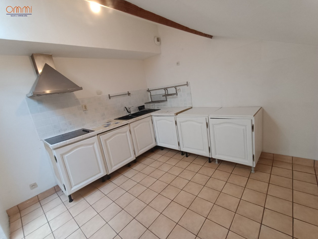 
                                                Location
                                                 T3 atypique avec bureau et parking