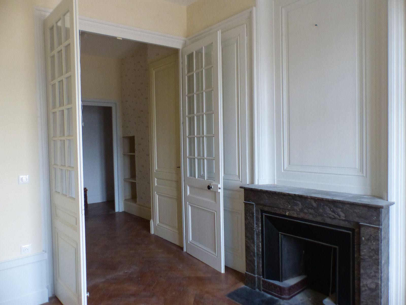 
                                                Location
                                                 T3 +  au 4è étage d'un bel immeuble bien situé