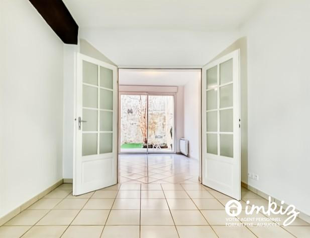 
                                                Vente
                                                 T3 avec cour privative et parking