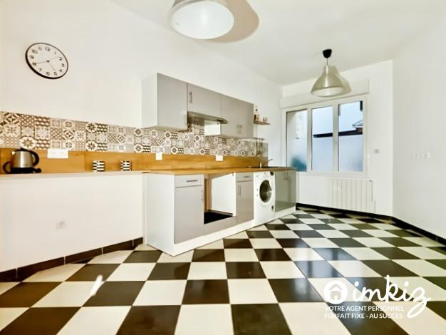 
                                                Vente
                                                 T3 avec cour privative et parking