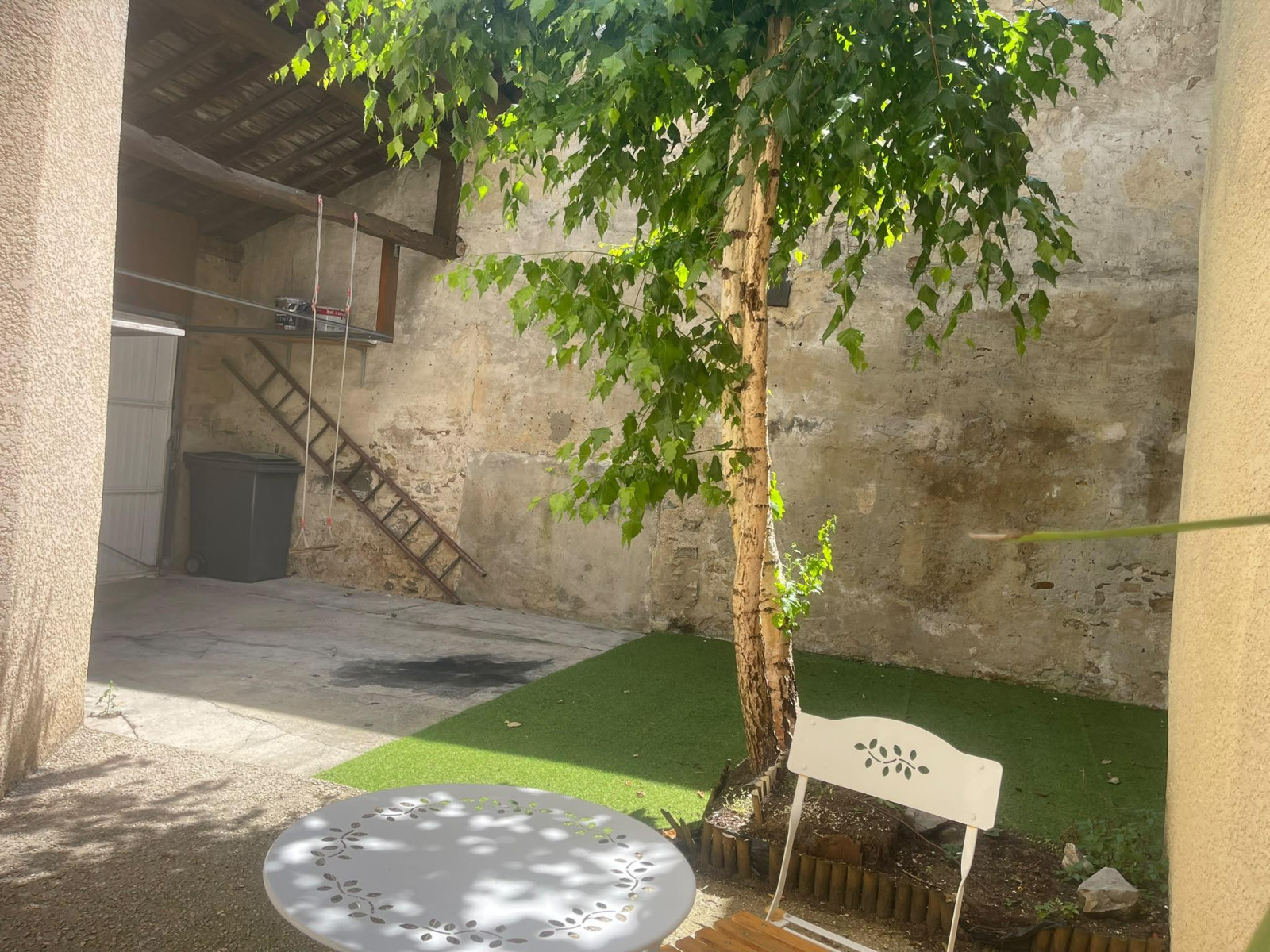 
                                                Vente
                                                 T3 avec cour privative et parking
