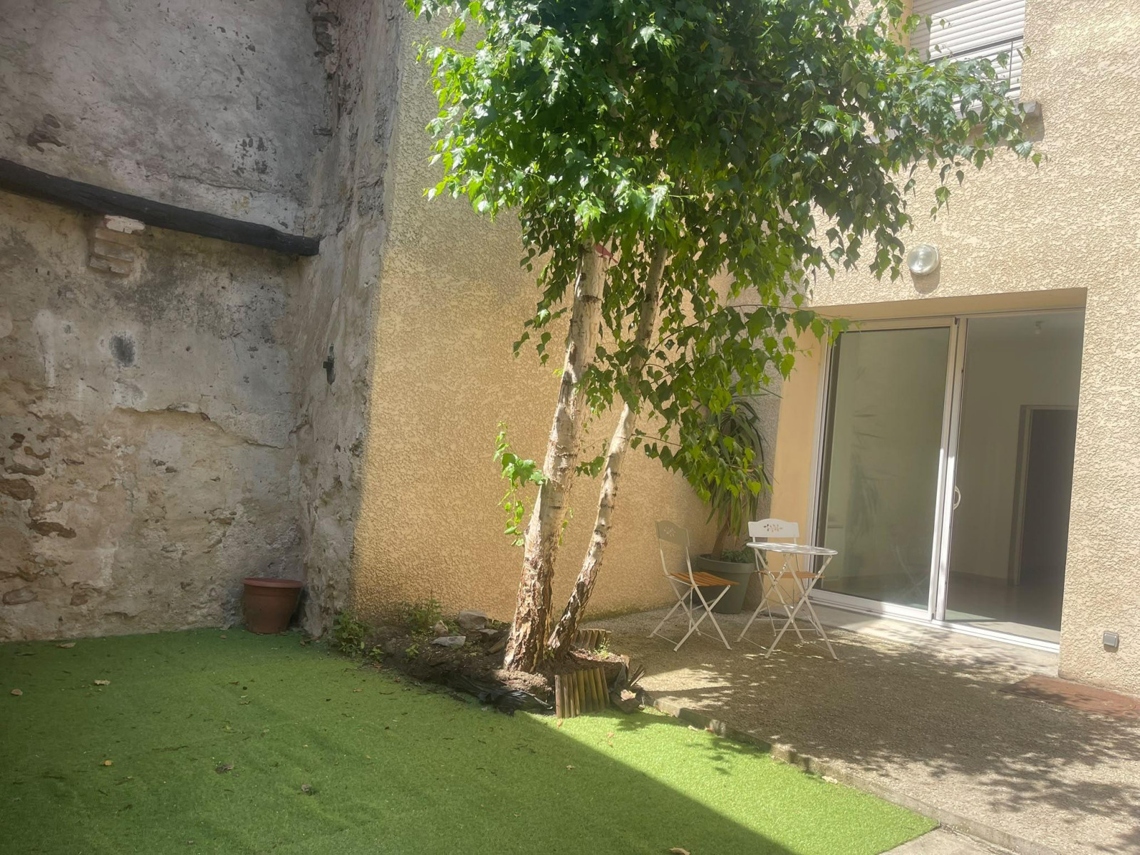 
                                                Vente
                                                 T3 avec cour privative et parking